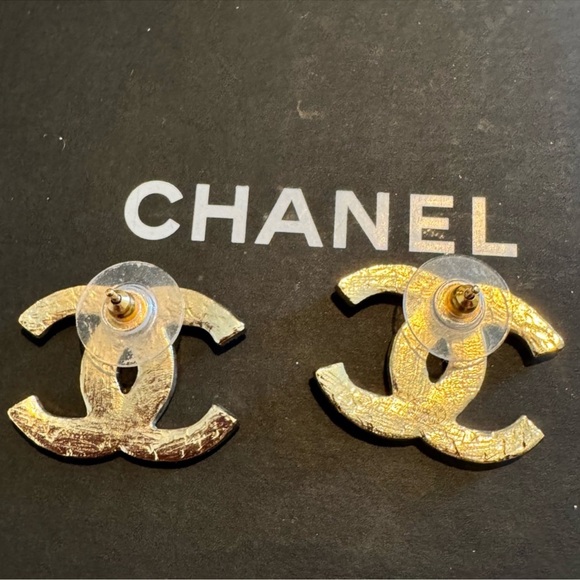 RARE CHANEL 2019 Egyptian Nile Stud Gold Runway Earrings - Picture 4 of 8